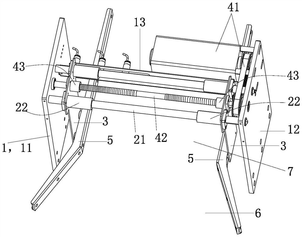 Device for guiding products on transmission line