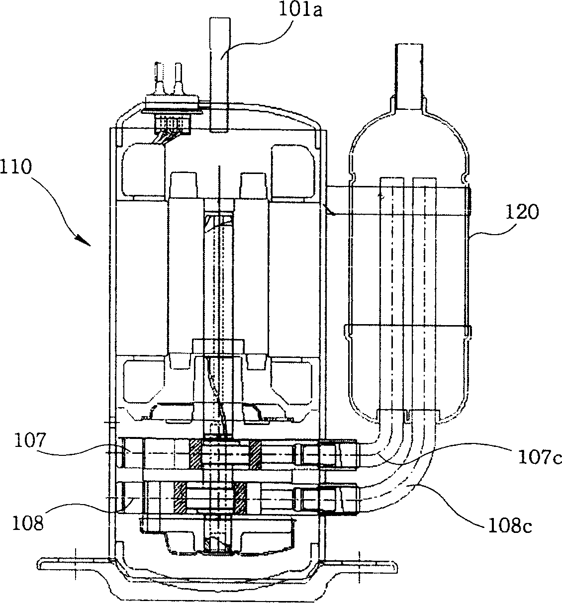 Connecting structure of refrigerant suction pipe for multi-cylinder rotary compressor