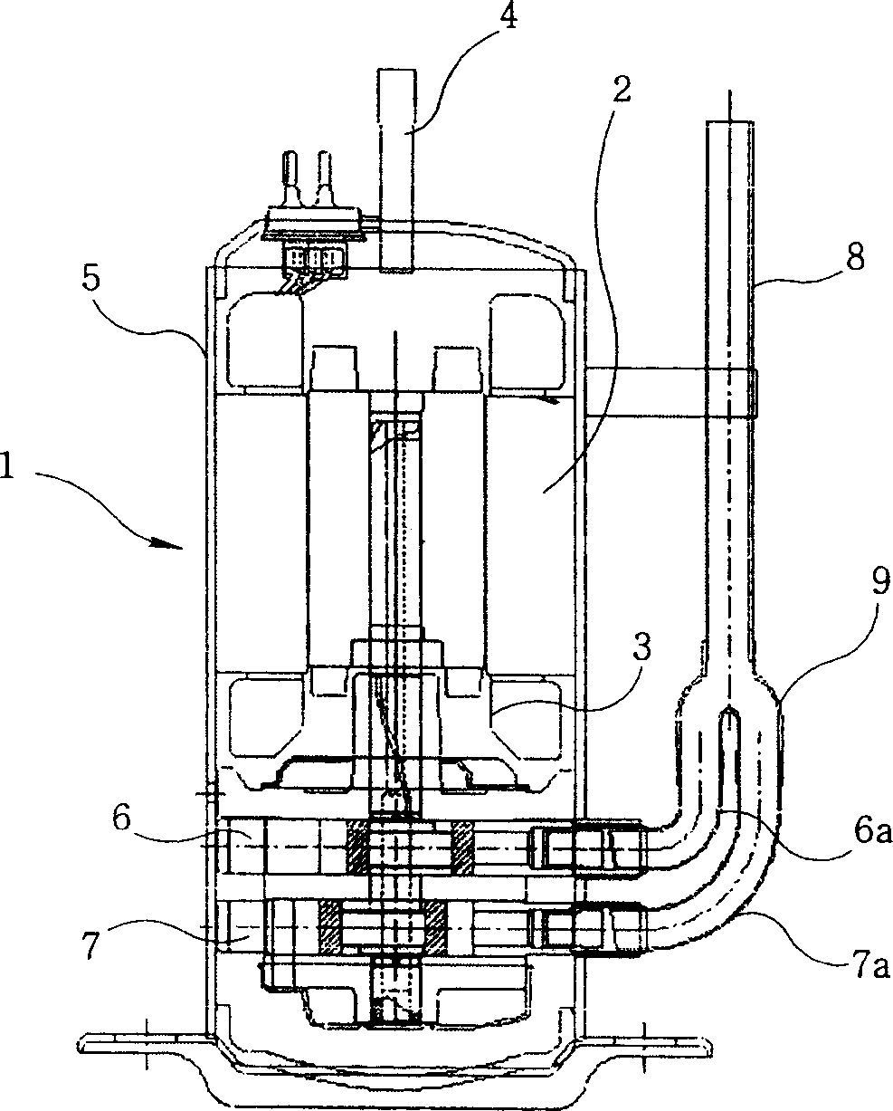 Connecting structure of refrigerant suction pipe for multi-cylinder rotary compressor