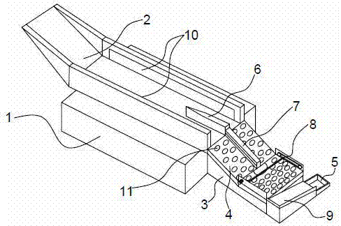 Separating device for fish and shrimps on boat