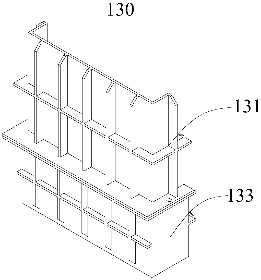 Salt bath furnace blanking device and salt bath heating furnace