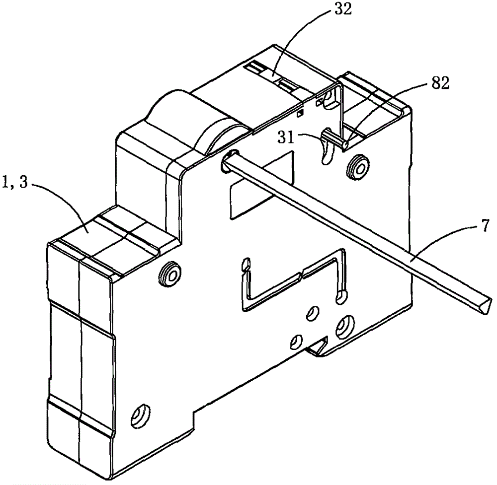 Automatic reclosing circuit breaker