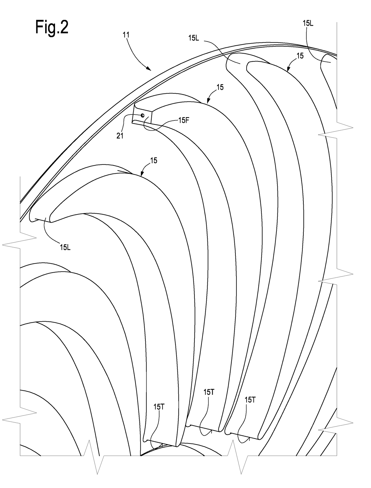 Measuring total pressure of a fluid in a turbomachine