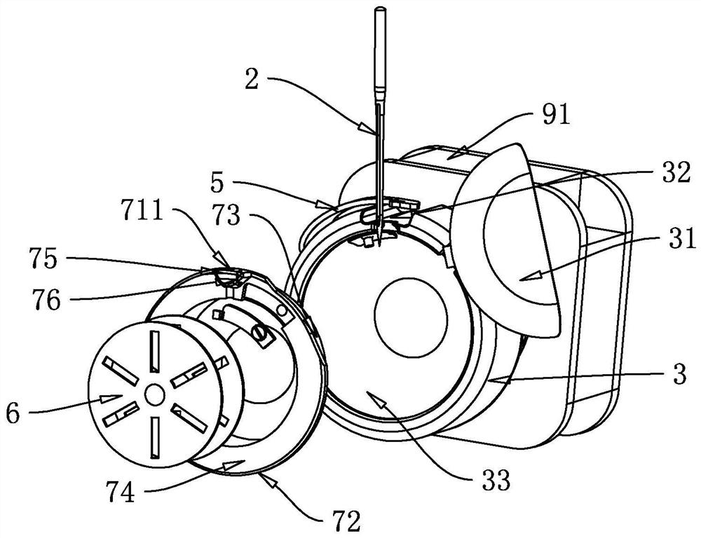 Suspension rotating shuttle for thread hooking