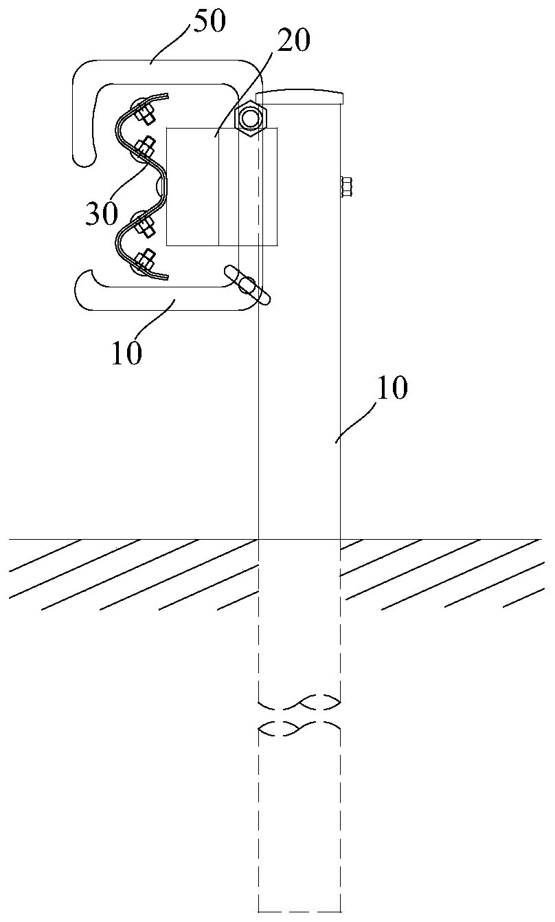 Positioning device for mounting corrugated plate on guardrail vertical column and construction method of positioning device