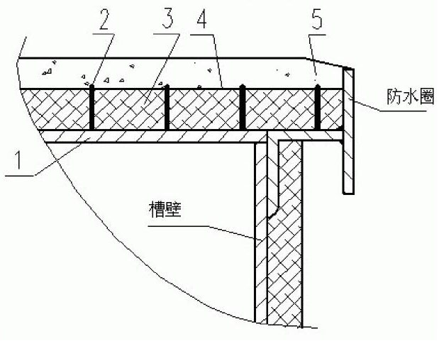 Heat-insulating structure at top of open-air atmospheric storage tank