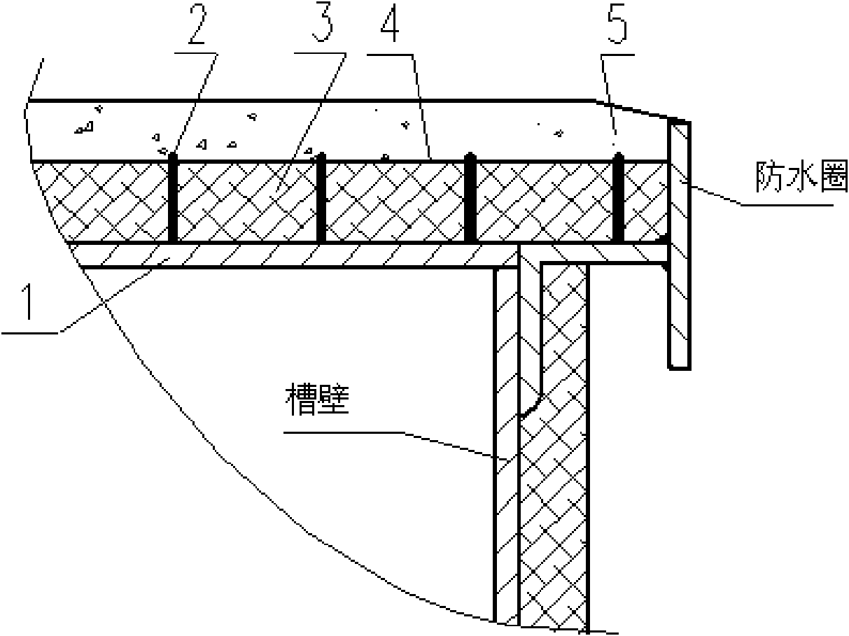 Heat-insulating structure at top of open-air atmospheric storage tank