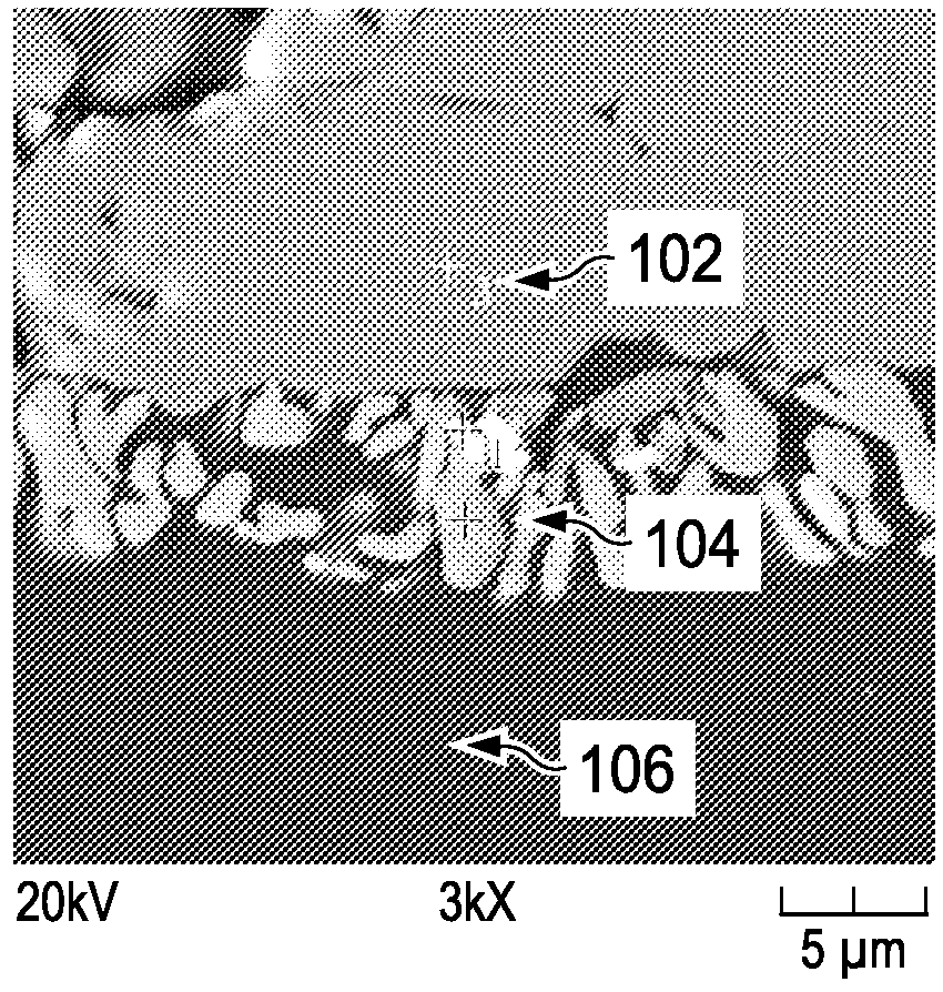 Spinel isopipe for fusion forming alkali containing glass sheets