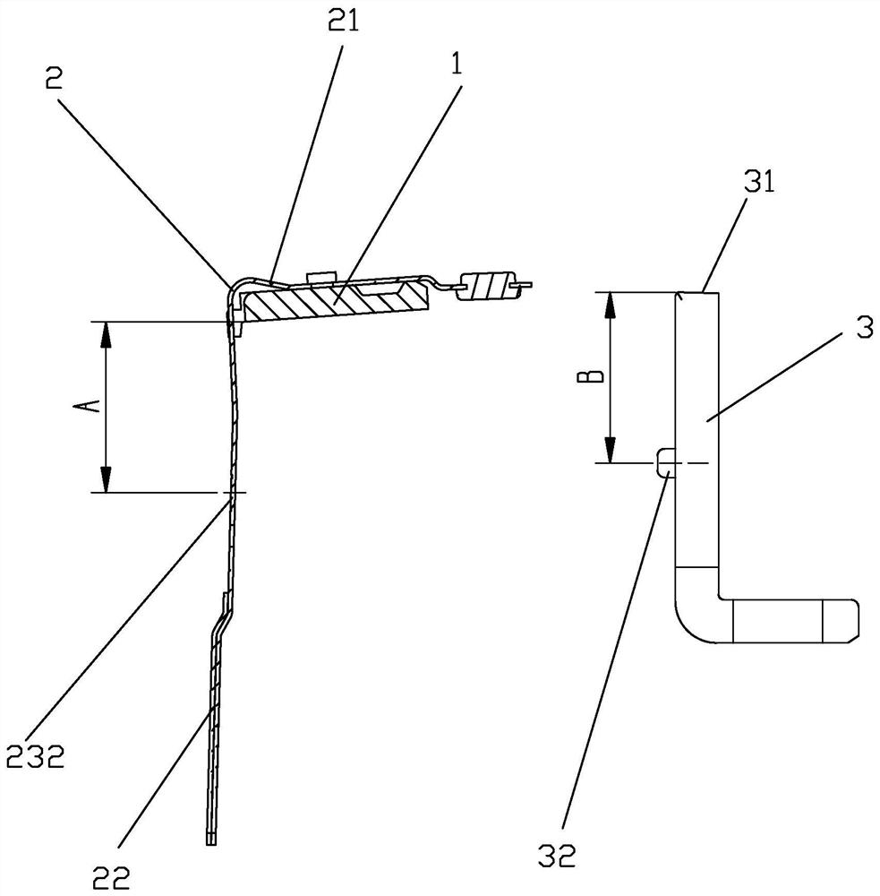 Connecting structure of movable spring and yoke of miniaturized PCB relay and assembling method thereof