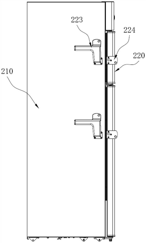 Refrigerator and auto-cascade refrigeration system thereof