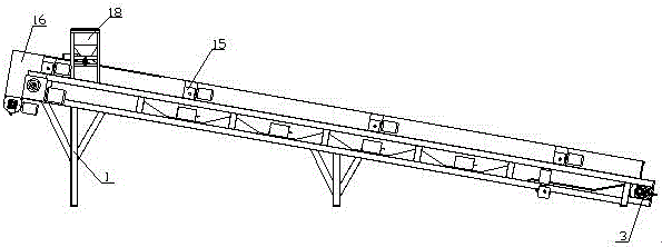 On-line grain charging and cooling device in alcohol brewage production and grain addition and mixing method