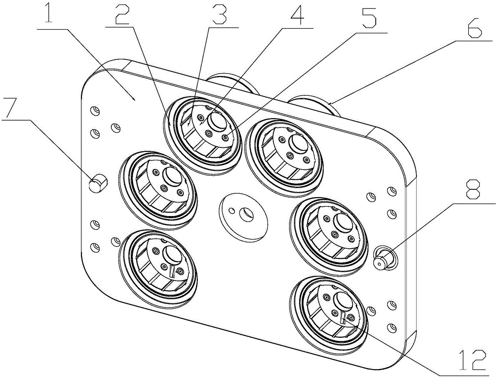 Feeding and discharging integrated pressure casting clamp