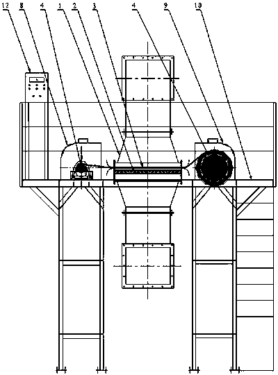 Primary filtering device for treating volatile organic compounds and operation method