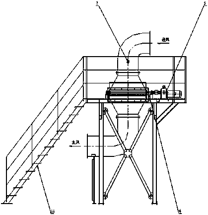 Primary filtering device for treating volatile organic compounds and operation method