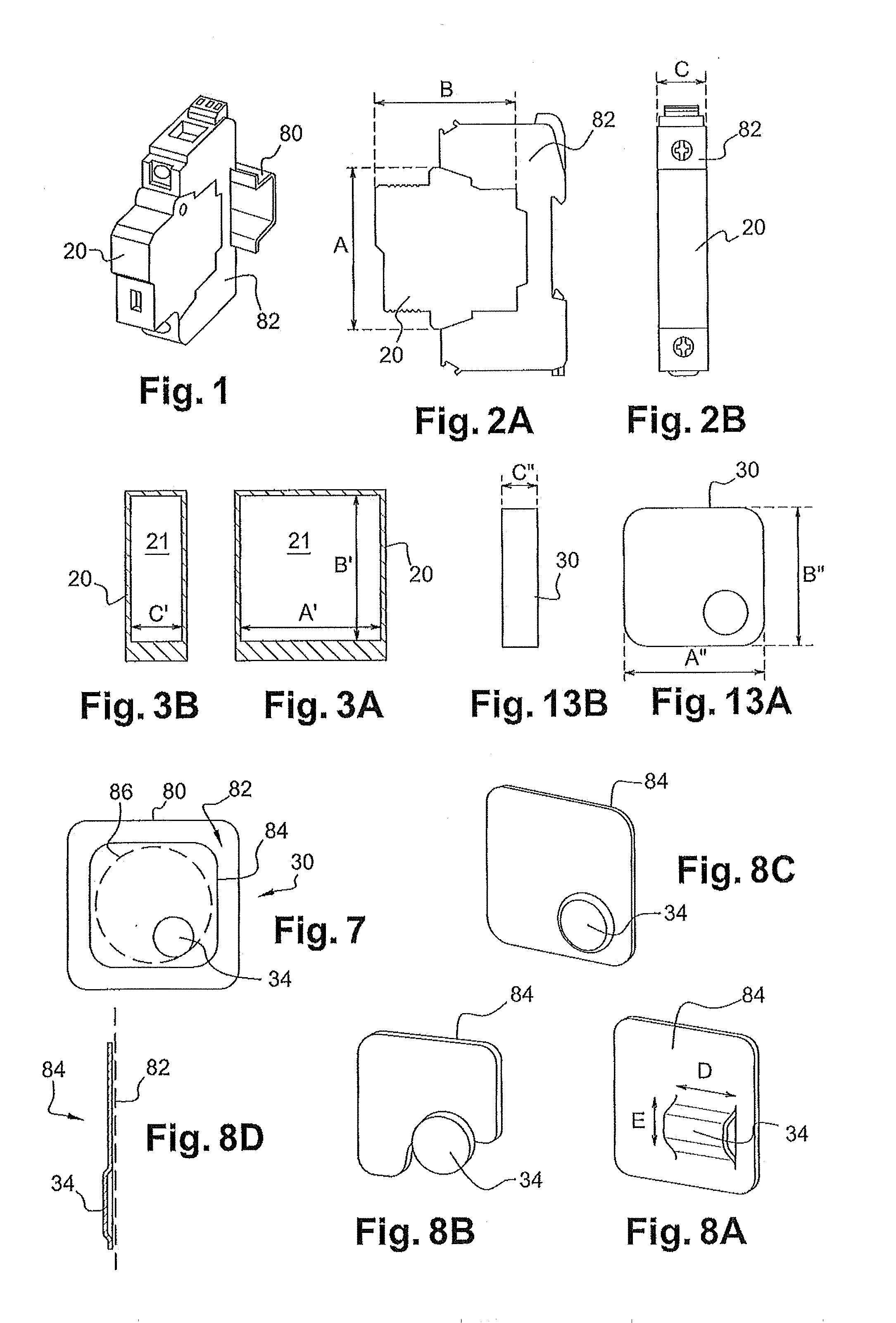 Varistor comprising an electrode having a protruding portion forming a pole and protection device comprising such a varistor