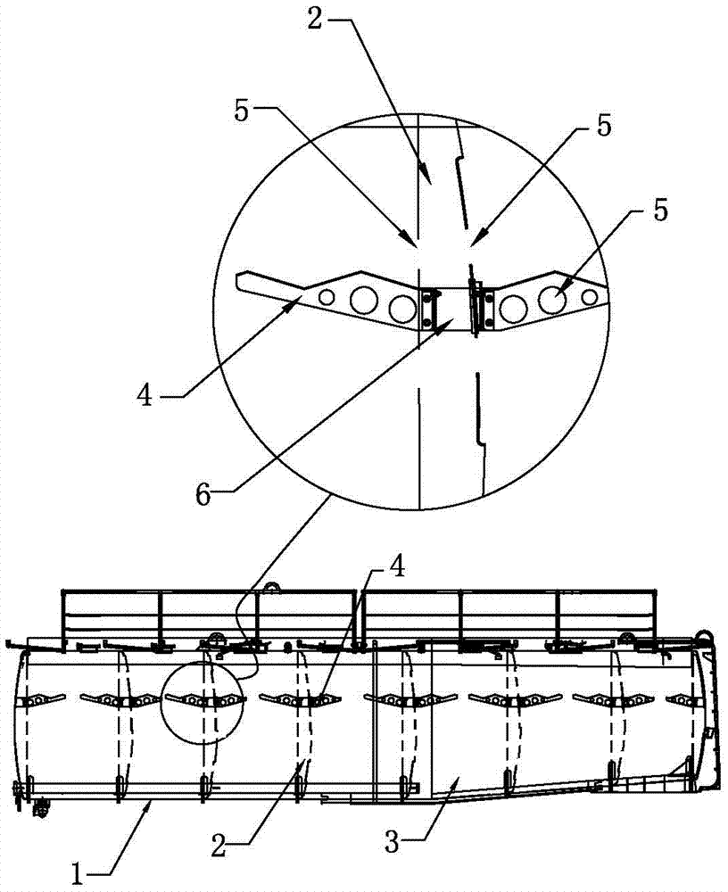 Medium impact-preventing liquid tank and liquid tank truck