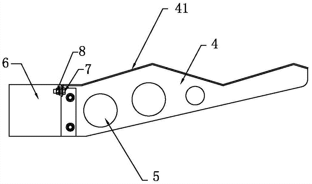 Medium impact-preventing liquid tank and liquid tank truck