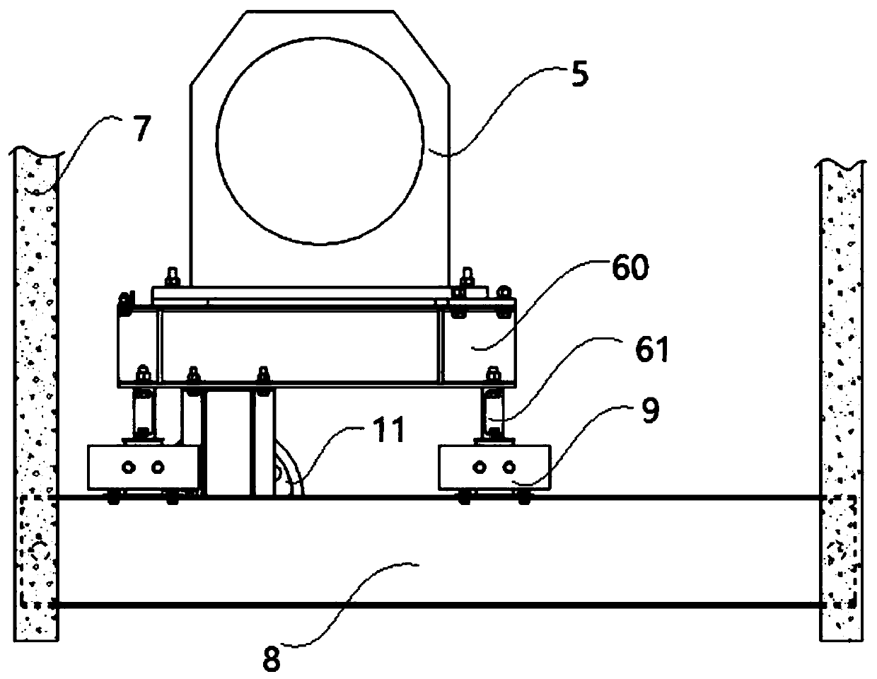 Elevator device for restraining vibration of tractor and elevator