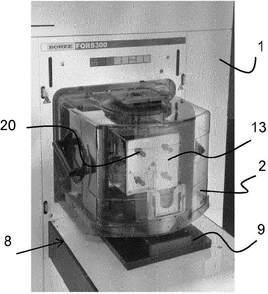 Station and method for measuring particulate contamination of a transport chamber for conveying and atmospherically storing semiconductor substrates