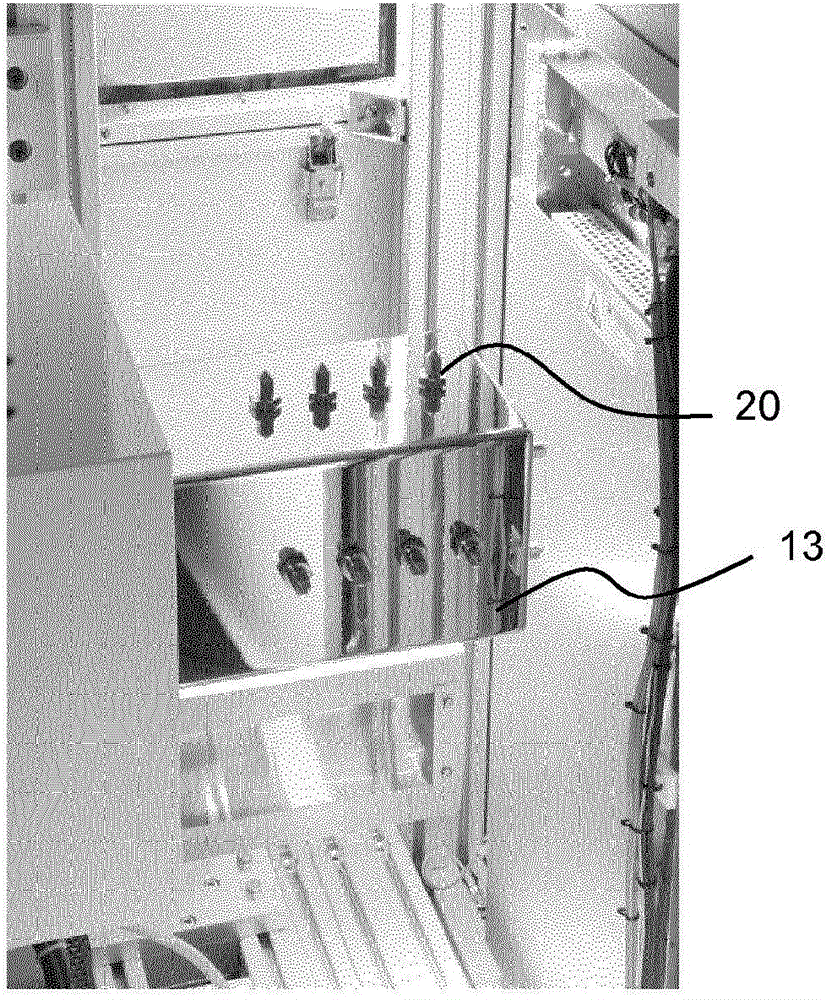 Station and method for measuring particulate contamination of a transport chamber for conveying and atmospherically storing semiconductor substrates