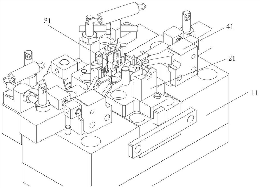 Jig for assembling motor rubber cover and operation method thereof