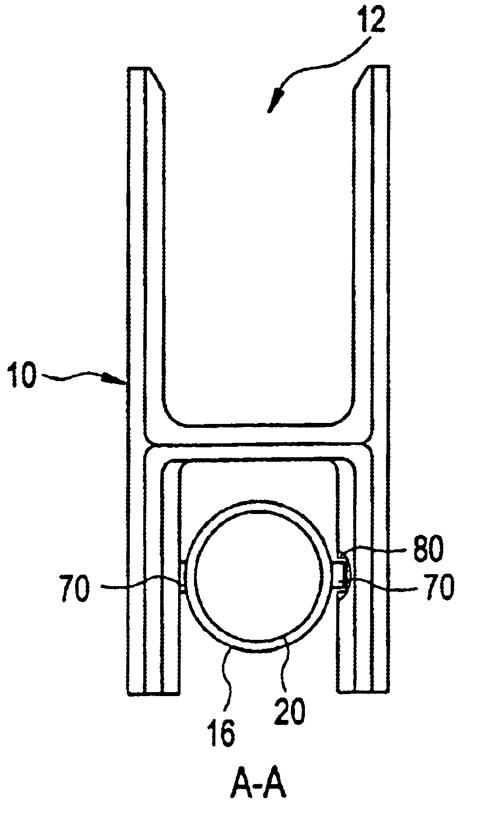 Impact type particle separator made of mutually inverted U-shaped elements