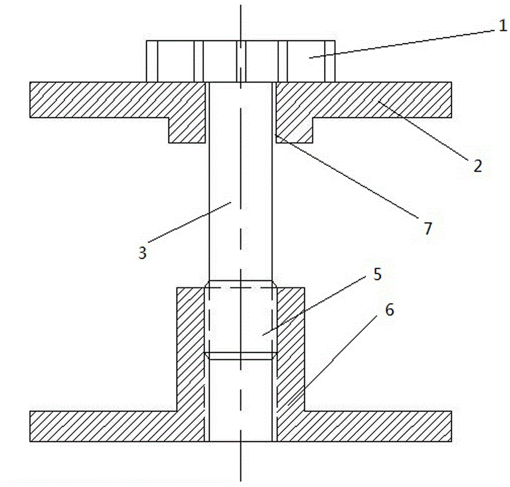 Bolt fatigue test clamping device and centering tool thereof