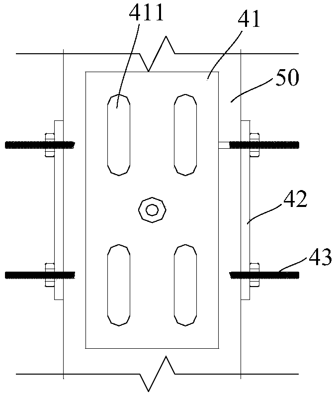 Displacement adjusting device for H-shaped steel support and construction method thereof