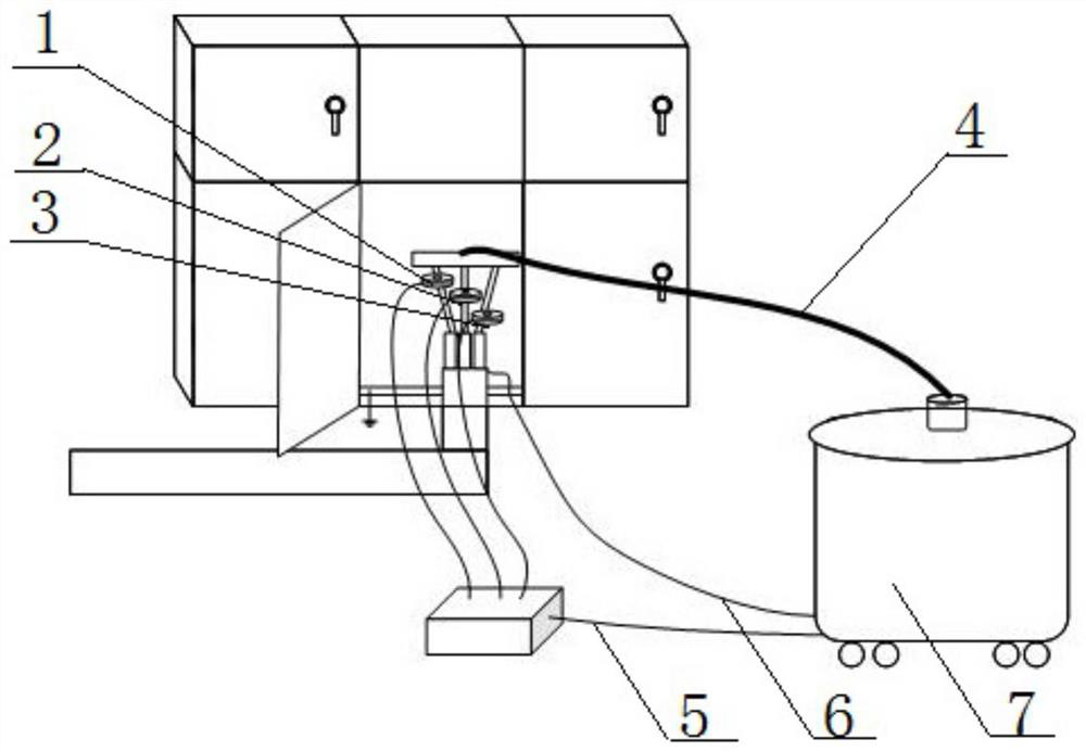 Device and method for improving partial discharge detection sensitivity of power distribution cable