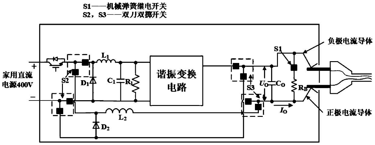 Dual-operation-mode DC-DC converter and DC socket for adaptively controlling output voltage