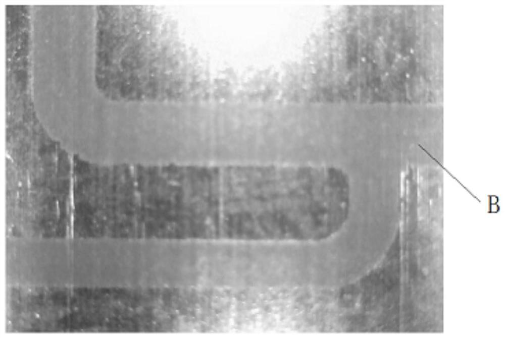 Corrosion inhibitor for reducing lateral etching of etched antennas and using method thereof